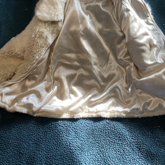 Laundry by Shelli Secal faux fur Coat. - Picture 7 of 7